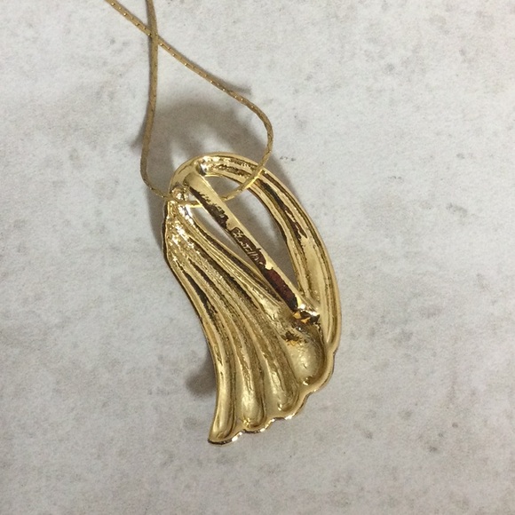 Gold swirl drop with gold chain necklace - Picture 4 of 7